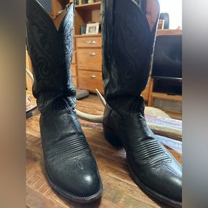 Luchesse black leather round toe boots